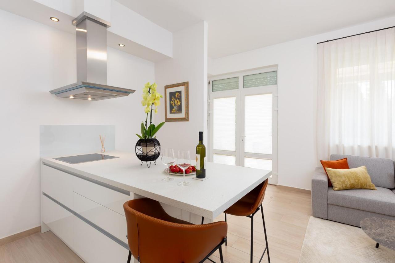 Stylish Apartment Mediterraneo Porec Exterior photo