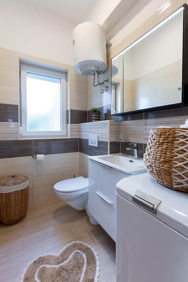 Stylish Apartment Mediterraneo Porec Exterior photo