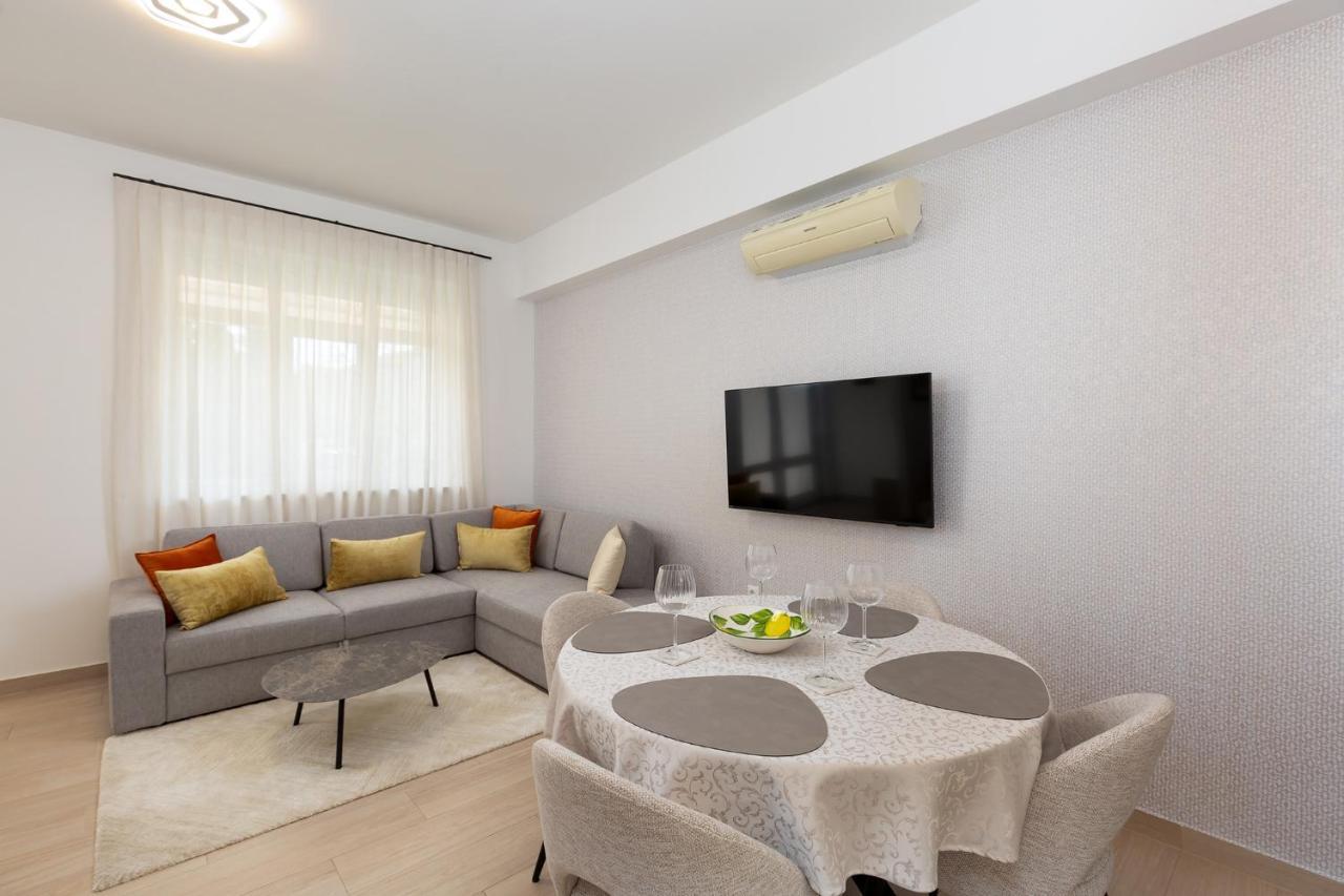 Stylish Apartment Mediterraneo Porec Exterior photo
